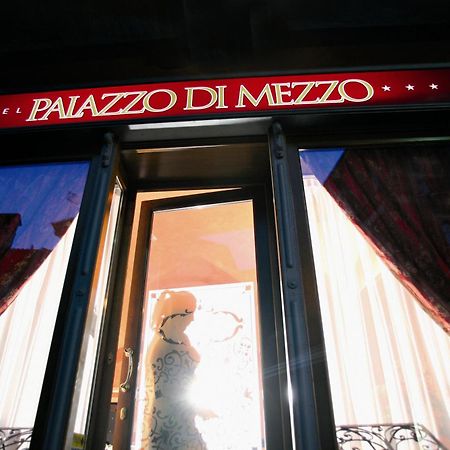 Hotel Palazzo Di Mezzo Carrù Екстериор снимка