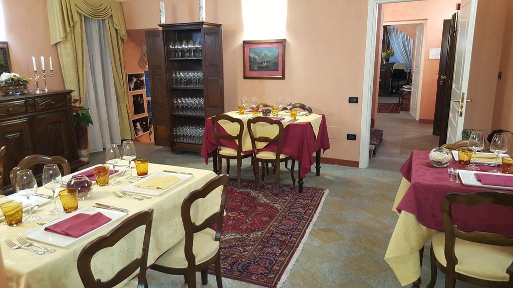 Hotel Palazzo Di Mezzo Carrù Екстериор снимка