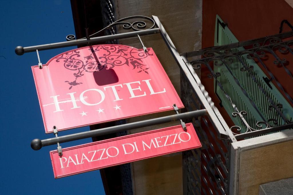 Hotel Palazzo Di Mezzo Carrù Екстериор снимка