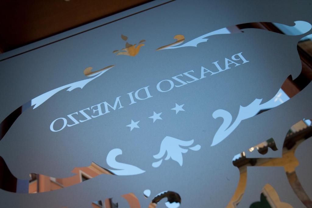 Hotel Palazzo Di Mezzo Carrù Екстериор снимка