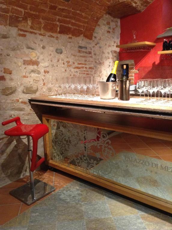 Hotel Palazzo Di Mezzo Carrù Екстериор снимка