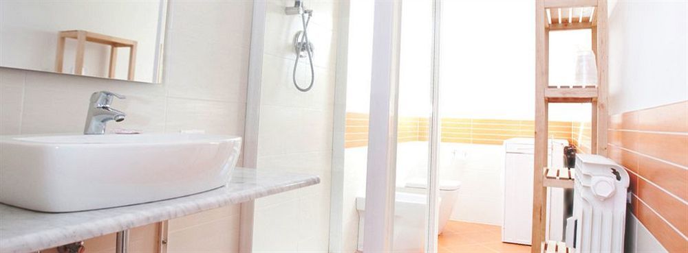Hotel Palazzo Di Mezzo Carrù Екстериор снимка