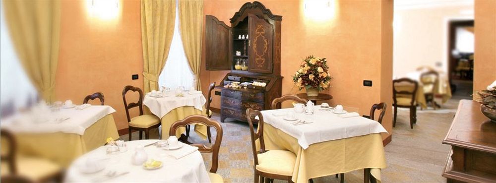 Hotel Palazzo Di Mezzo Carrù Екстериор снимка