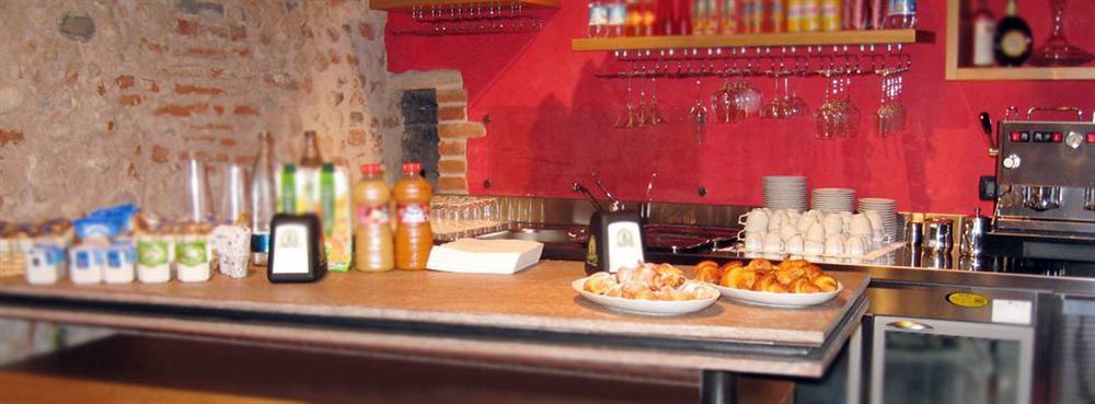 Hotel Palazzo Di Mezzo Carrù Екстериор снимка