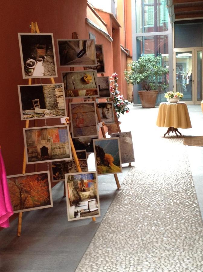 Hotel Palazzo Di Mezzo Carrù Екстериор снимка