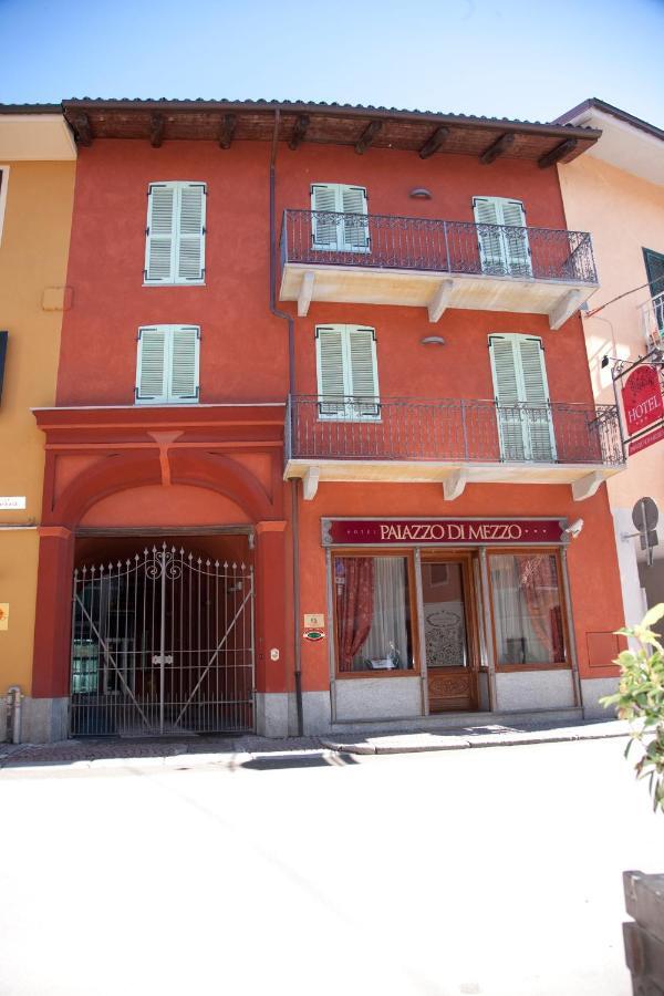Hotel Palazzo Di Mezzo Carrù Екстериор снимка